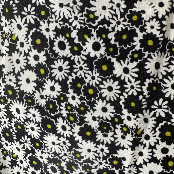 Levi's floral black and white puff sleeve top medium - Picture 4 of 5